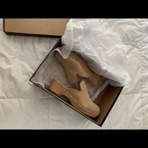 JCrew leather mules💕